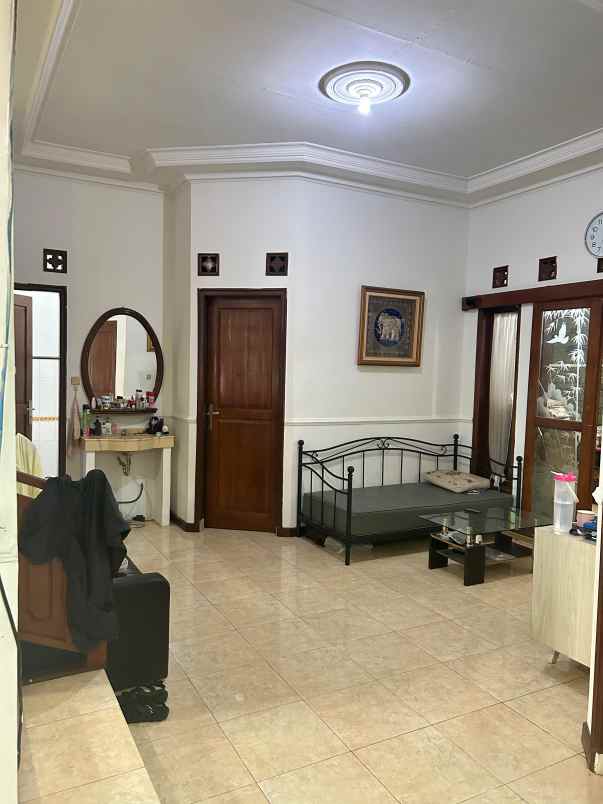 dijual rumah komplek kiarasari asri