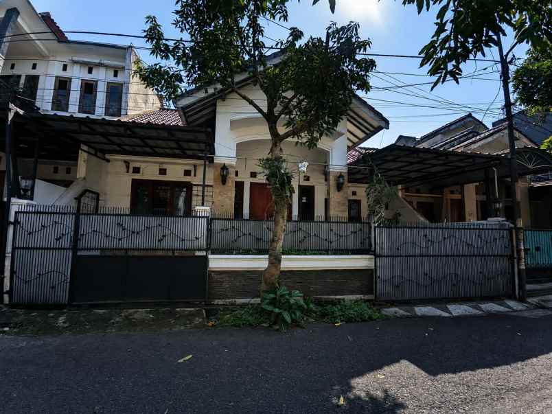 dijual rumah komplek kiarasari asri