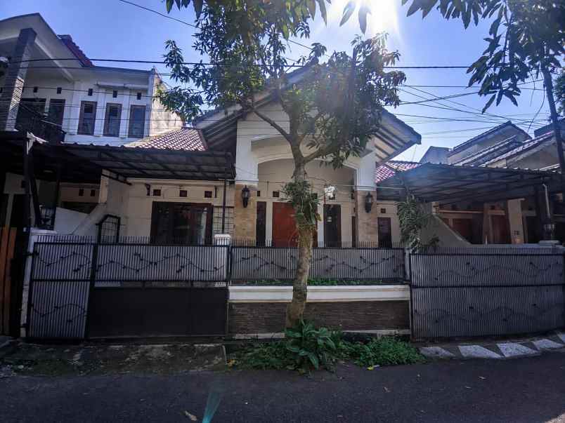 dijual rumah komplek kiarasari asri