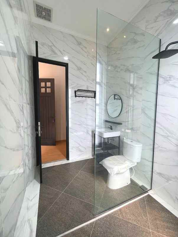 dijual rumah komplek one gate di joglo