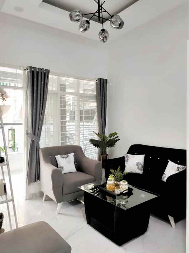 dijual rumah komplek permata kopo
