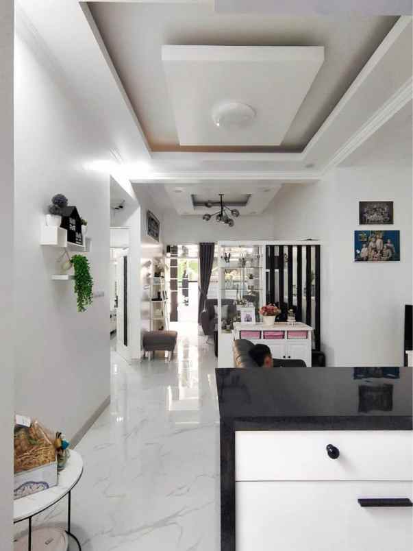 dijual rumah komplek permata kopo
