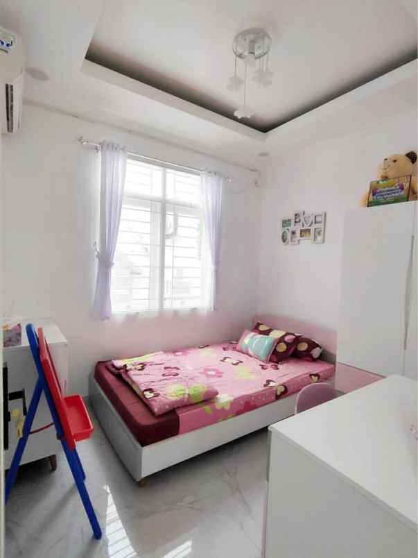 dijual rumah komplek permata kopo