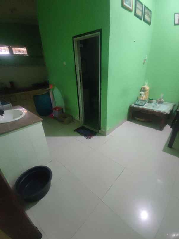 dijual rumah komplek perumahan taman