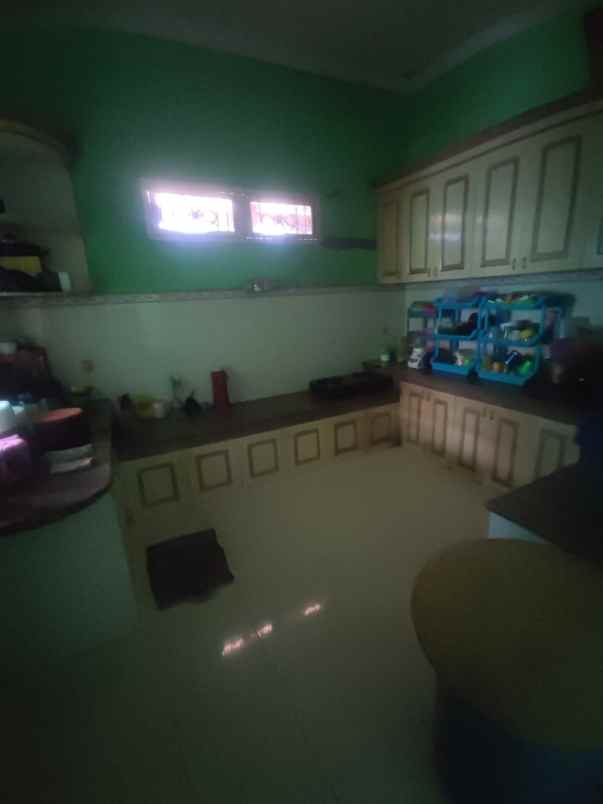 dijual rumah komplek perumahan taman