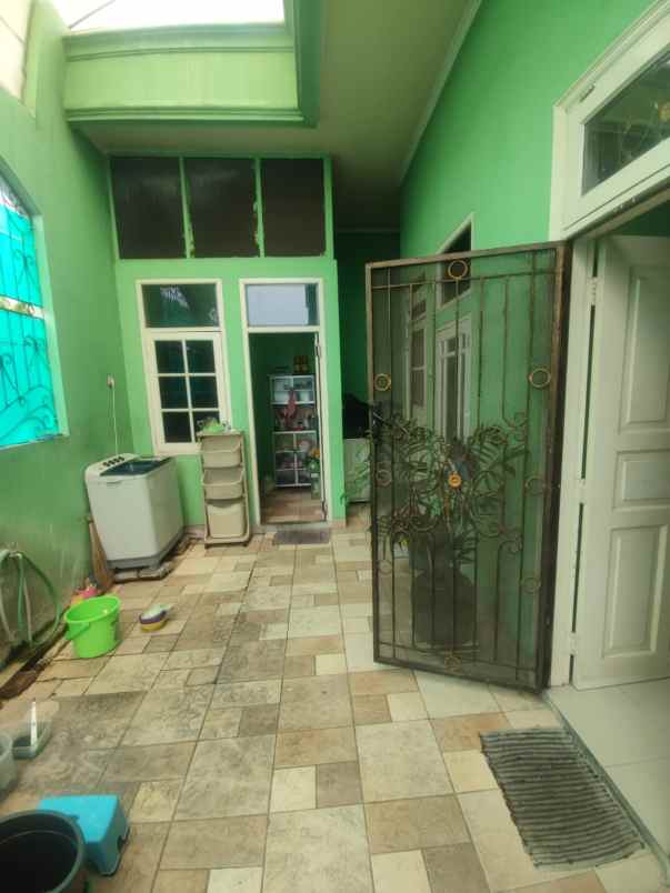 dijual rumah komplek perumahan taman