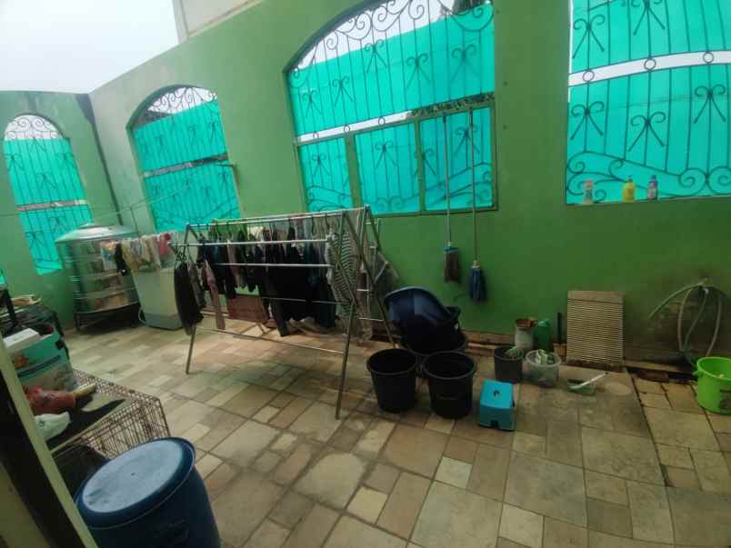 dijual rumah komplek perumahan taman