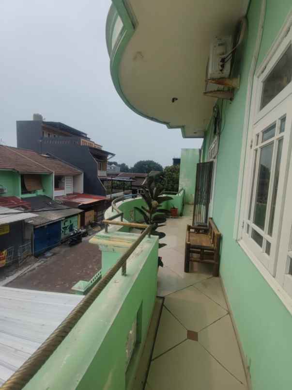 dijual rumah komplek perumahan taman