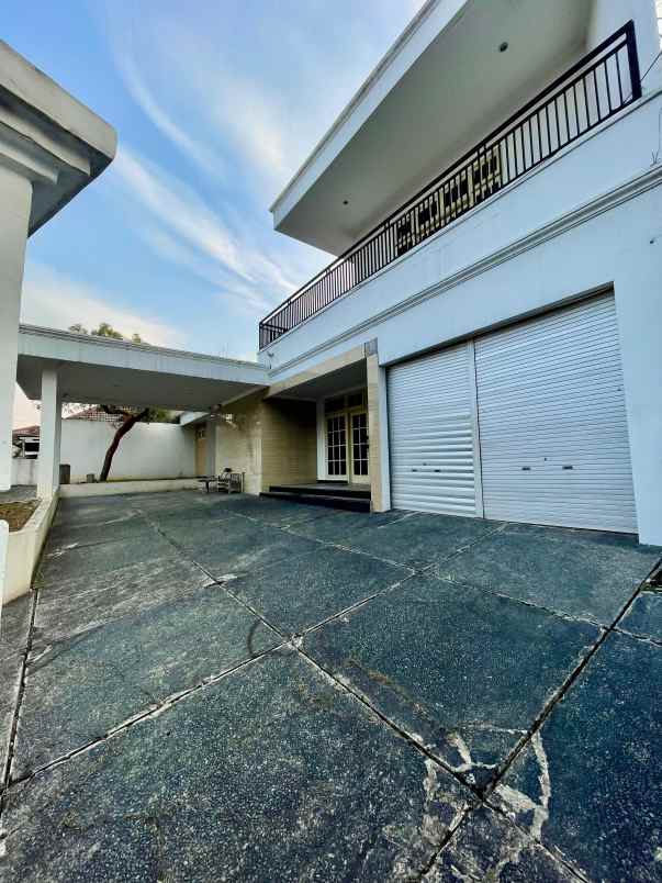 dijual rumah komplek pesanggrahan