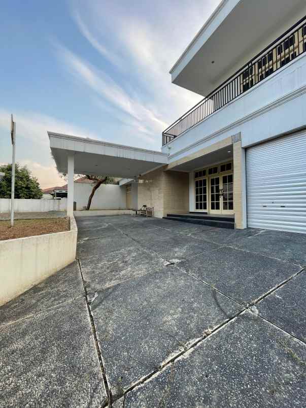 dijual rumah komplek pesanggrahan