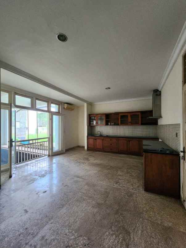 dijual rumah komplek pesanggrahan