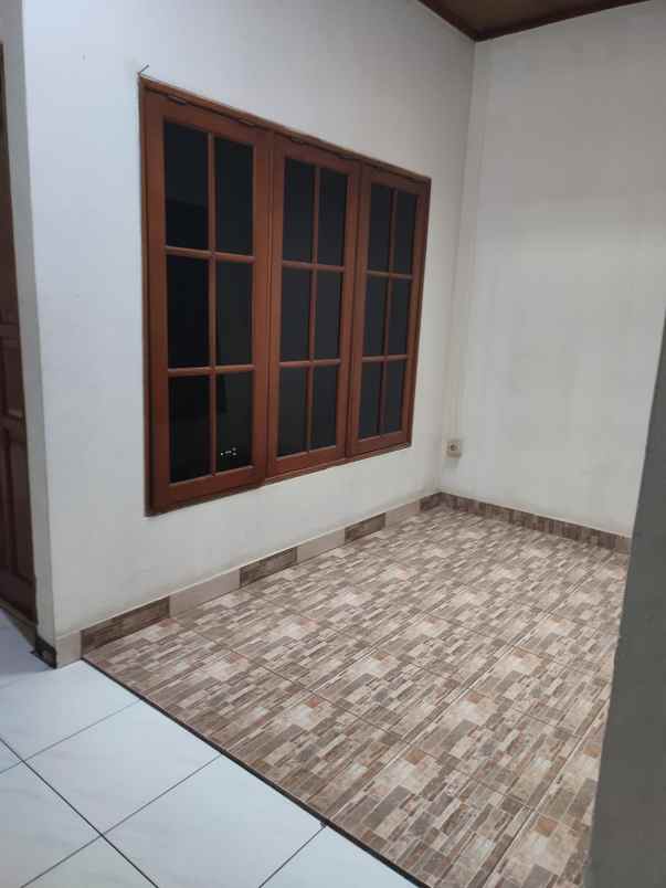 dijual rumah komplek pondok bambu duren