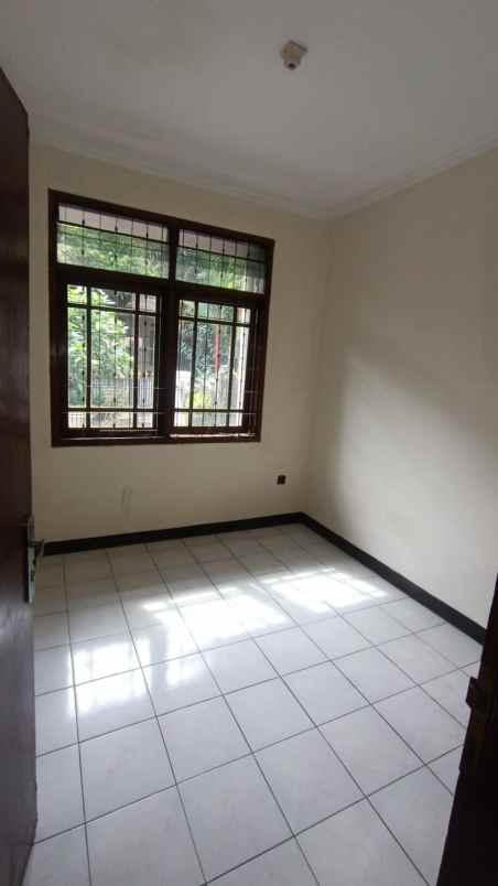 dijual rumah komplek pratista antapani
