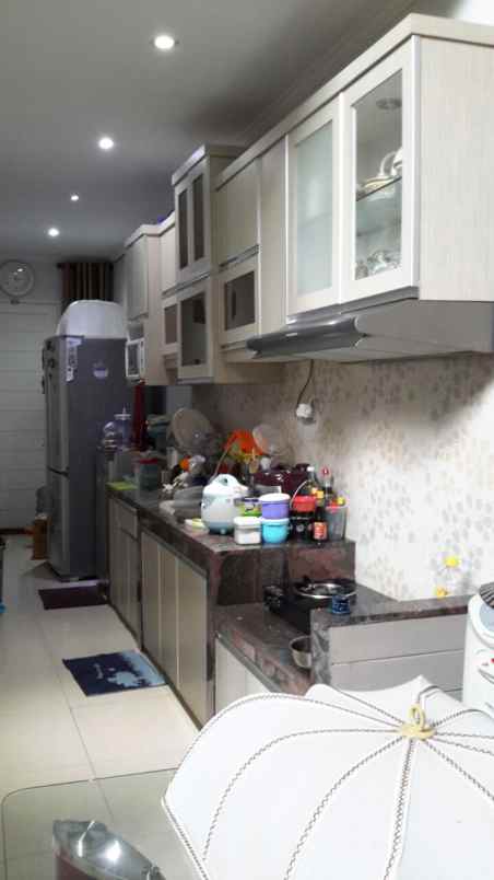 dijual rumah komplek puri gading