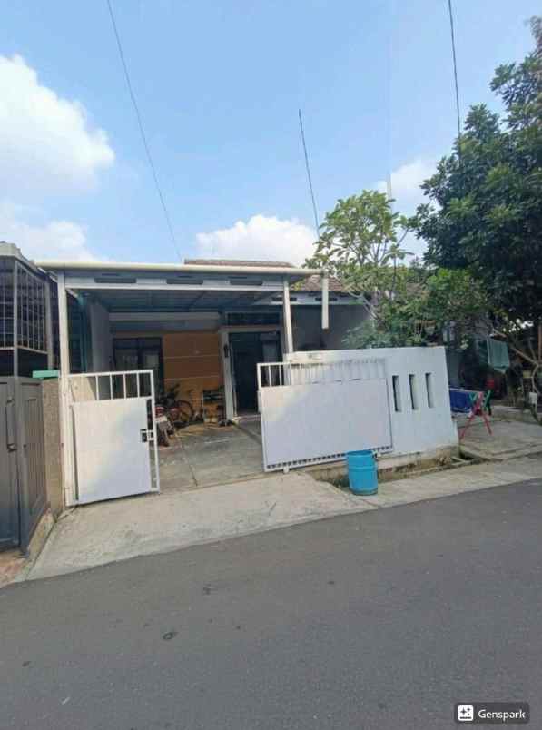 dijual rumah komplek taman anyelir 3