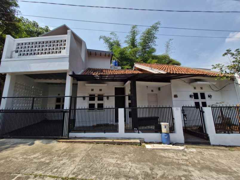 dijual rumah komplek vijaya kusuma