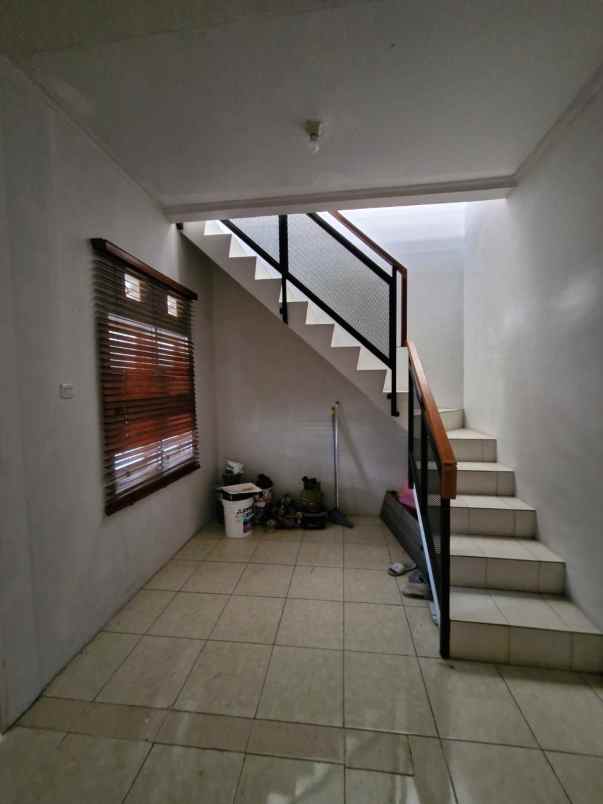 dijual rumah komplek vijaya kusuma