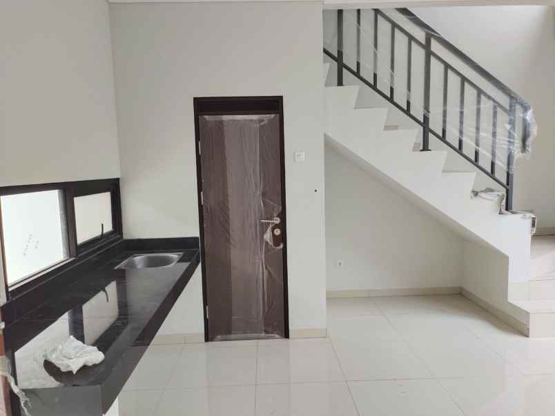 dijual rumah kompleks elite gateway