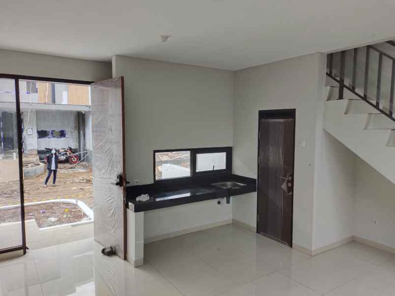 dijual rumah kompleks elite gateway