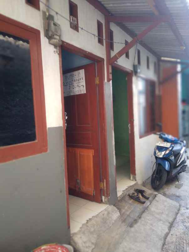 dijual rumah kontrakan 2 pintu