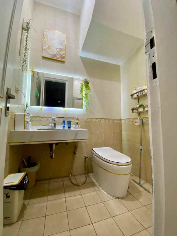 dijual rumah kota wisata cibubur