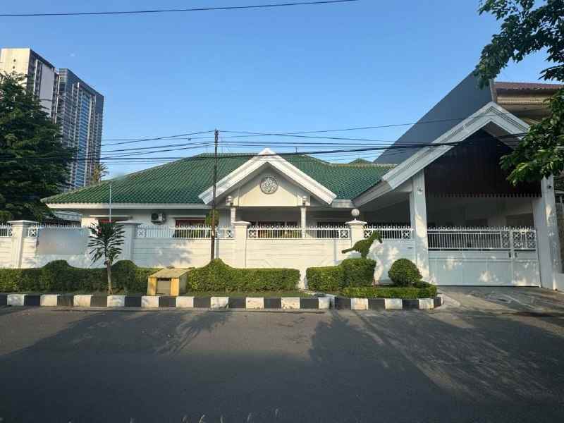 dijual rumah kris kencana sari