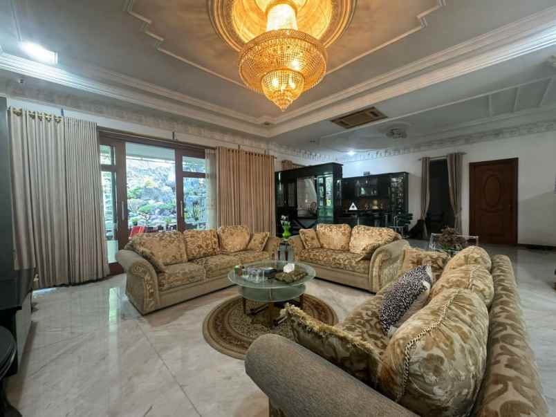 dijual rumah kris kencana sari