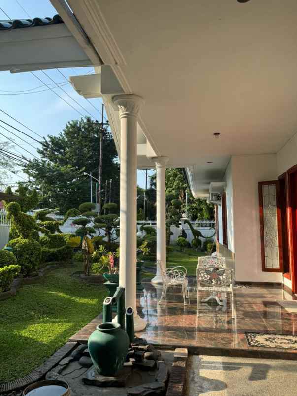 dijual rumah kris kencana sari