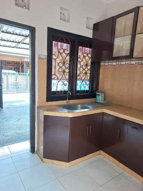 dijual rumah kusuma pinus