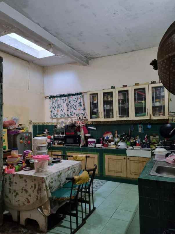 dijual rumah kutisari selatan