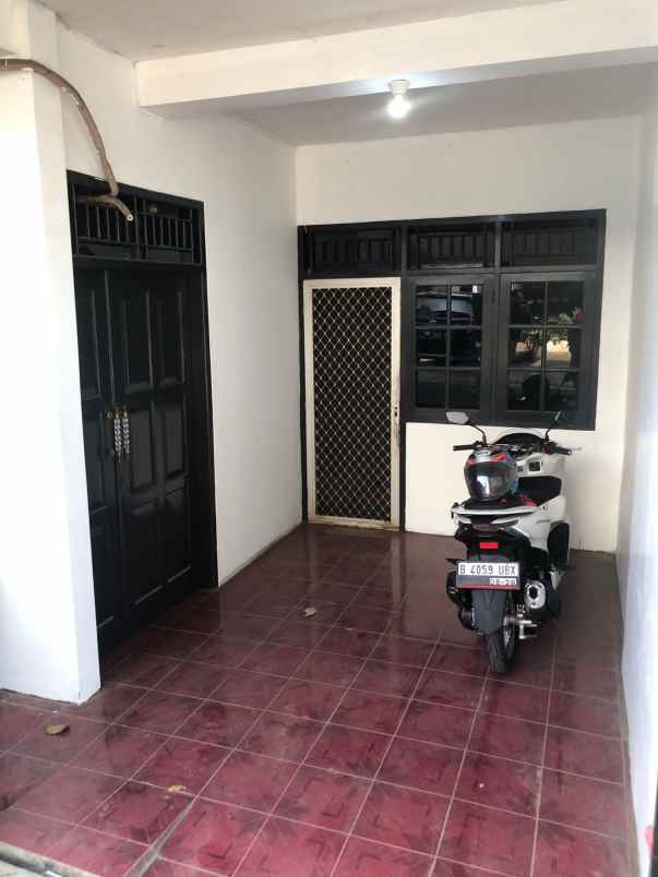 dijual rumah lebak bulus