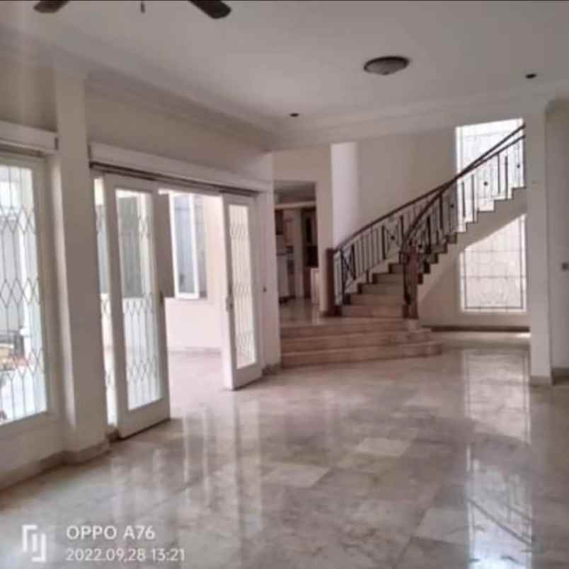 dijual rumah lebak bulus