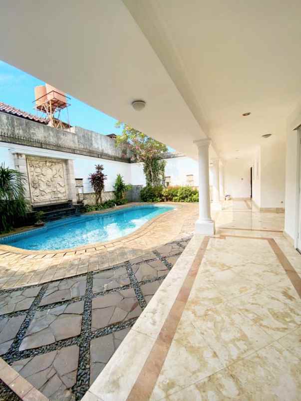 dijual rumah lebak bulus