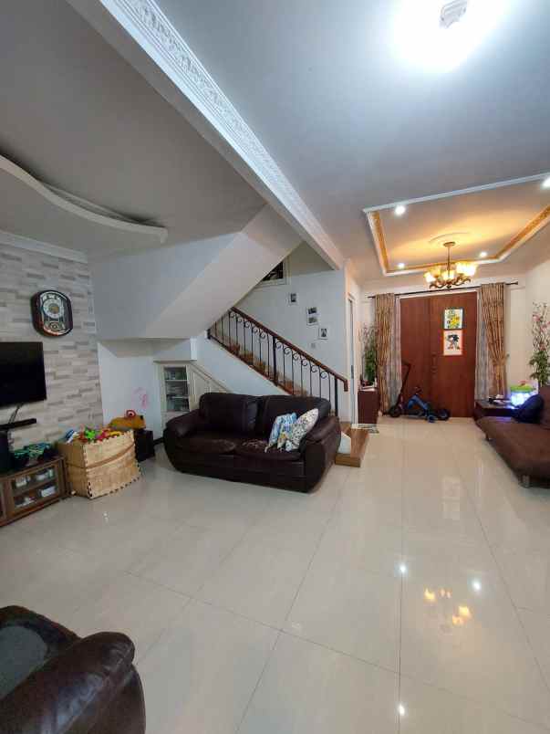 dijual rumah legenda wisata cibubur