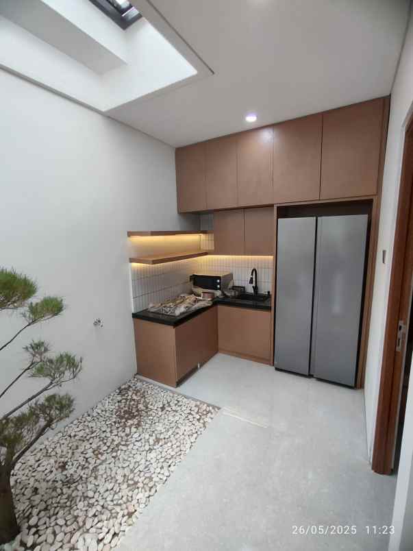 dijual rumah limo depok