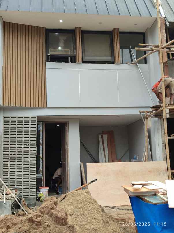 dijual rumah limo depok