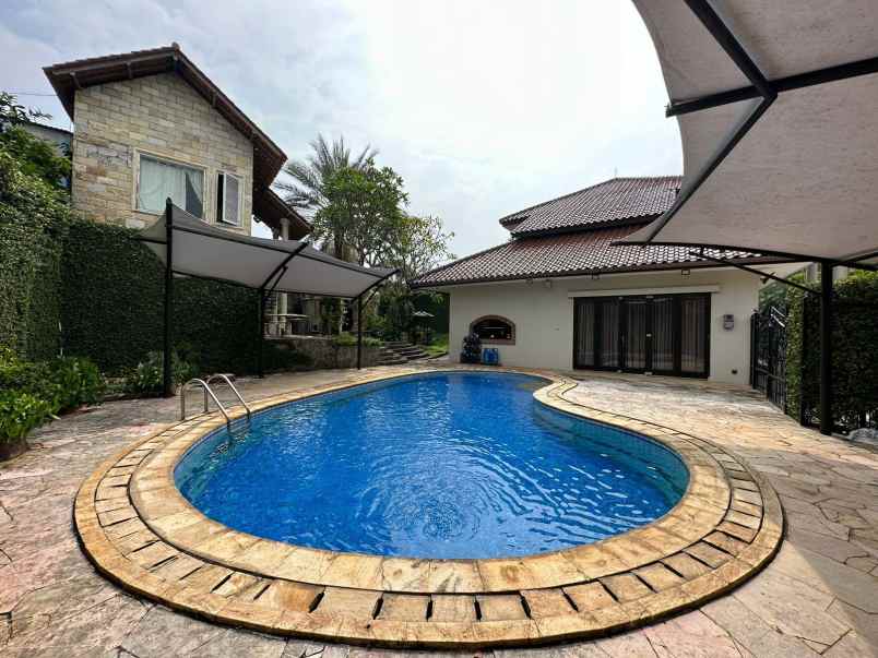 dijual rumah luas ada swimming pool di bintaro hill