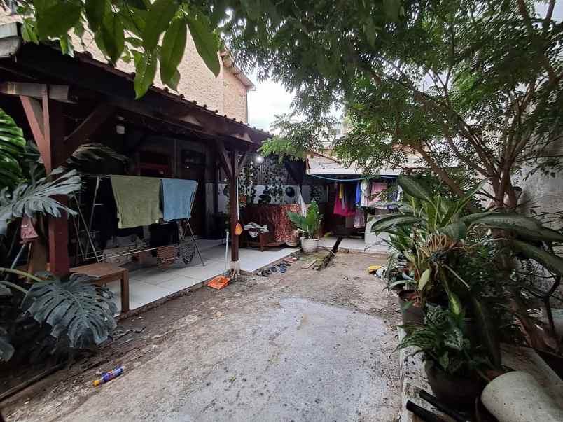 dijual rumah luas dan strategis tengah kota bandung