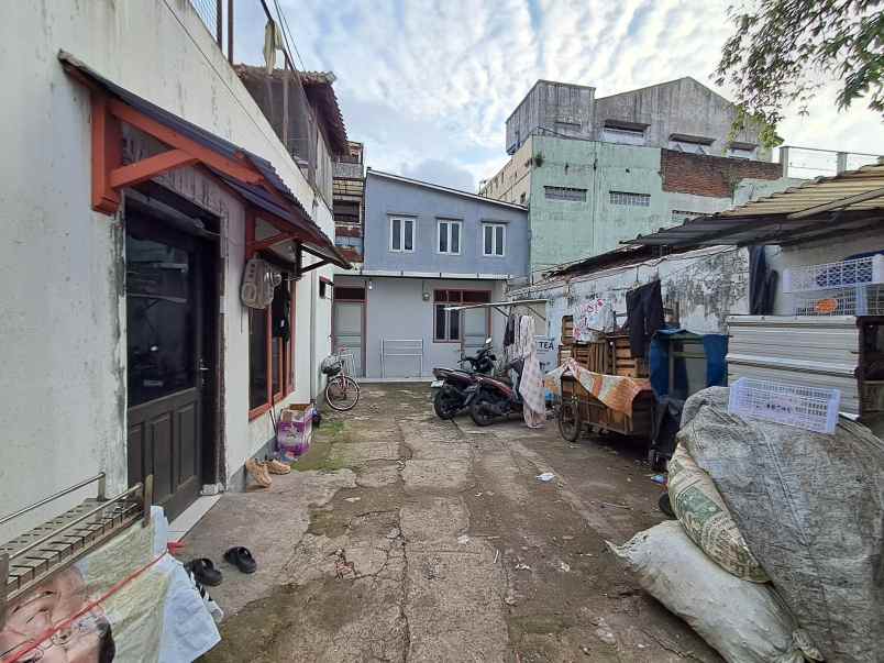 dijual rumah luas dan strategis tengah kota bandung