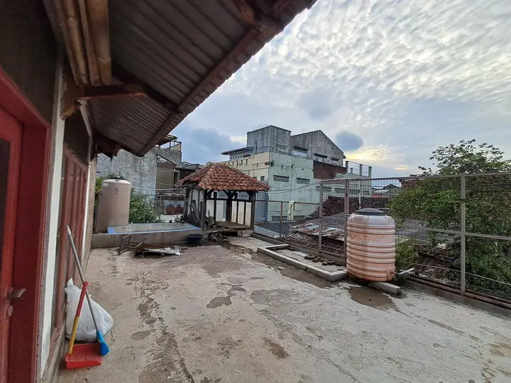 dijual rumah luas dan strategis tengah kota bandung