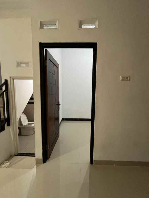 dijual rumah m kahfi 2 srengseng sawah