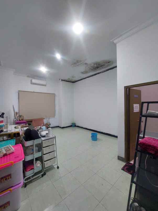 dijual rumah manukan condongcatur depok