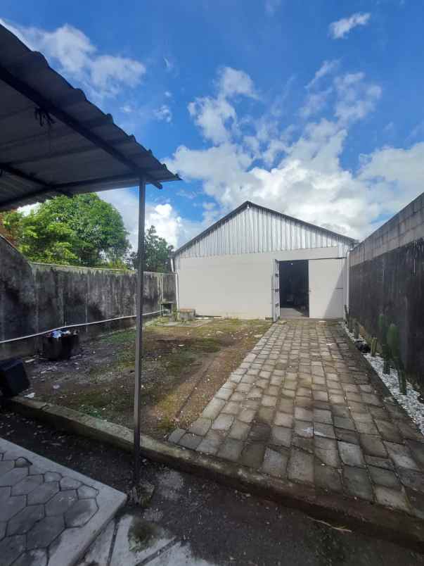 dijual rumah manukan condongcatur depok