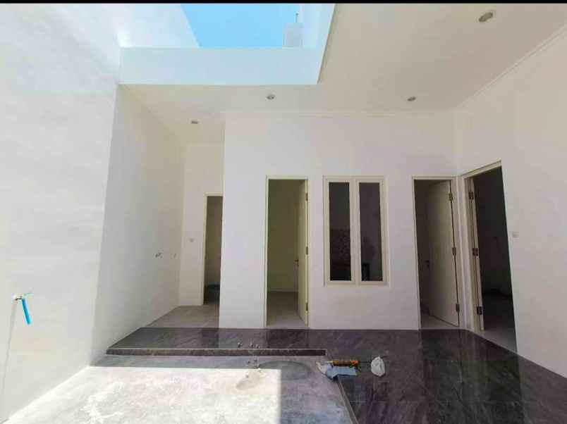 dijual rumah manyar kertoadi