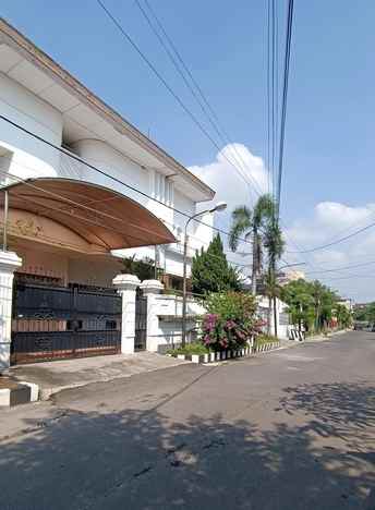 dijual rumah manyar kertoarjo