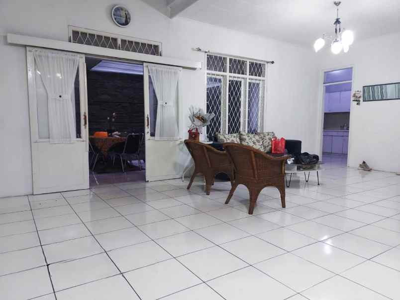 dijual rumah margahayu raya