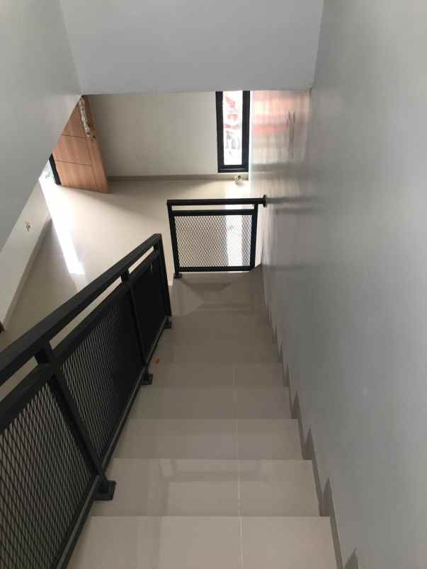 dijual rumah margahayu raya