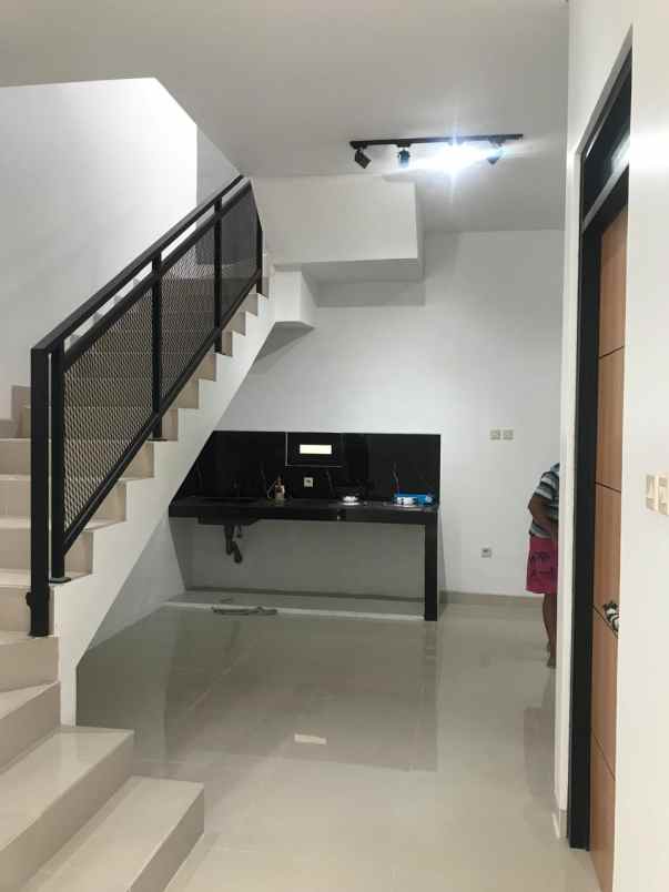 dijual rumah margahayu raya