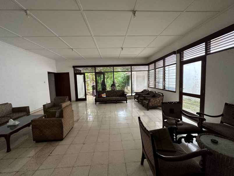 dijual rumah menteng