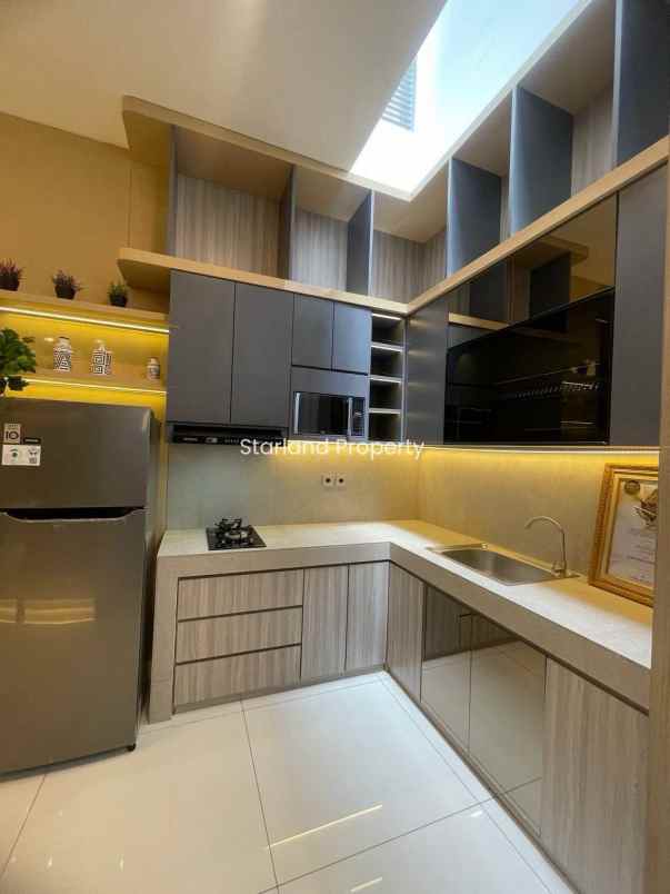 dijual rumah meruya selatan